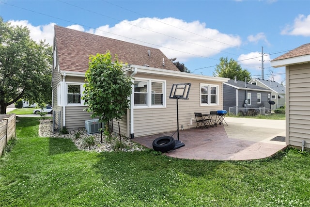 908 18th St SW, Cedar Rapids, IA 52404 - rear view of property featuring a patio and roof with shingles