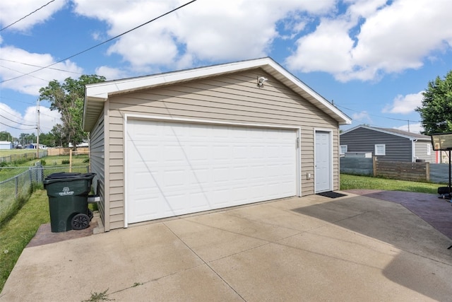 908 18th St SW, Cedar Rapids, IA 52404 - view of detached garage