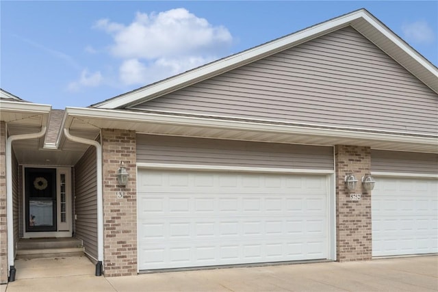5752 Oakwood Ave NE Unit 3, Cedar Rapids, IA 52402 - garage with driveway