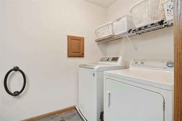 5752 Oakwood Ave NE Unit 3, Cedar Rapids, IA 52402 - laundry room featuring washer and dryer