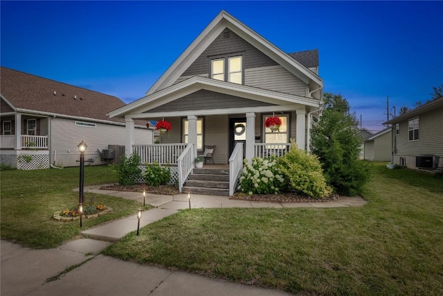 1307 8th St NW, Cedar Rapids, IA 52405 - shotgun-style home featuring a porch and a front yard