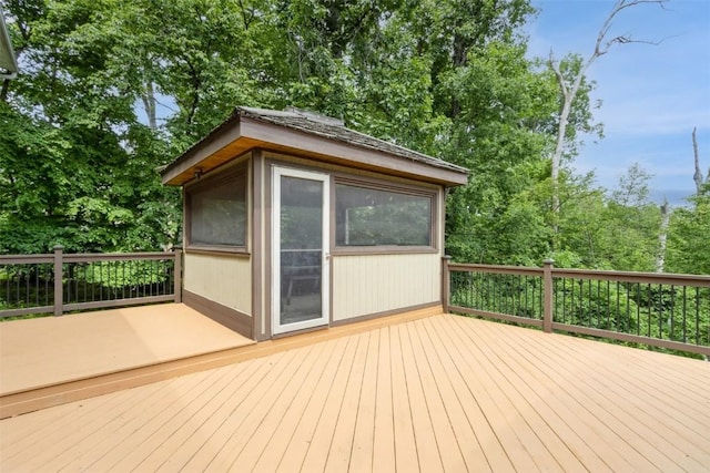 1916 Oak Knoll Ct SE, Cedar Rapids, IA 52403 - view of wooden terrace