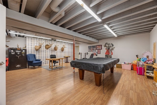 1062 Oak View Ct, Tipton, IA 52772 - rec room featuring wood finished floors and billiards