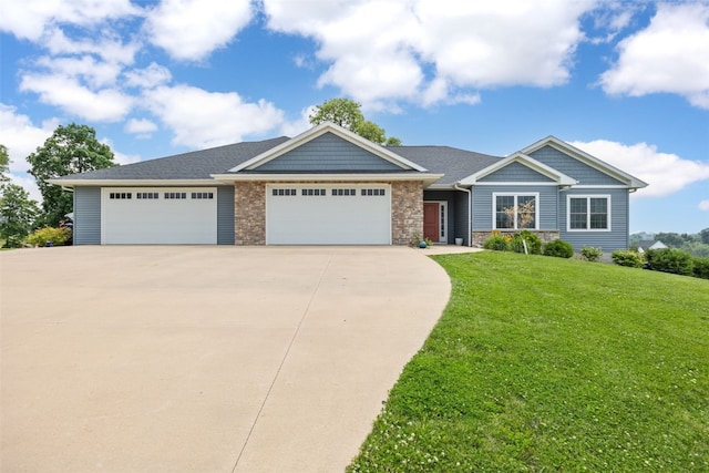 1062 Oak View Ct, Tipton, IA 52772 - craftsman-style home featuring concrete driveway, a garage, and a front yard