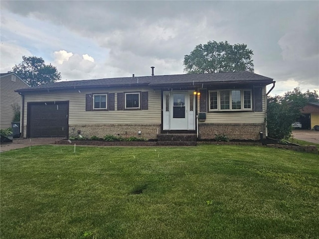 1523 Golden Valley Dr, Bettendorf, IA 52722 - single story home featuring a garage and a front yard