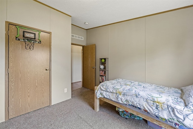 3017 118th St, Amana, IA 52203 - bedroom featuring carpet floors and crown molding