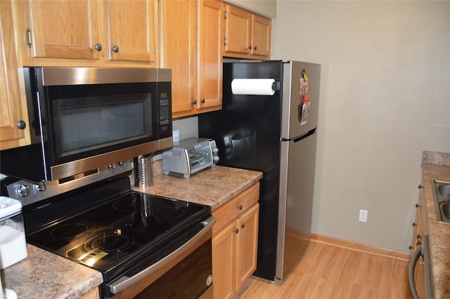 454 W Side Dr, Iowa City, IA 52245 - kitchen with appliances with stainless steel finishes, light wood-style flooring, and light countertops