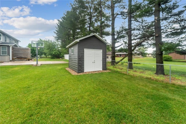 2385 Wolf Creek Trl, Hiawatha, IA 52233 - view of yard with a shed