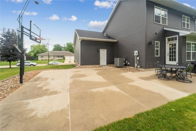 2385 Wolf Creek Trl, Hiawatha, IA 52233 - back of house with a patio area