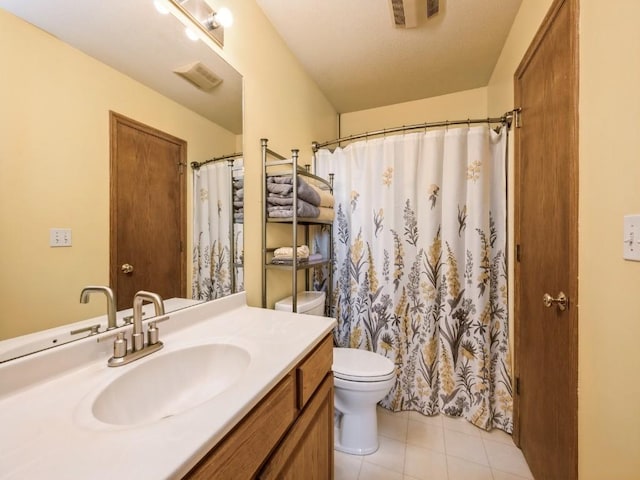 2635 6th St, Marion, IA 52302 - full bath featuring vanity and tile patterned floors