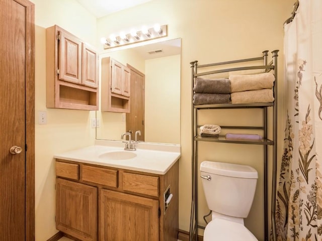 2635 6th St, Marion, IA 52302 - full bathroom with vanity and curtained shower
