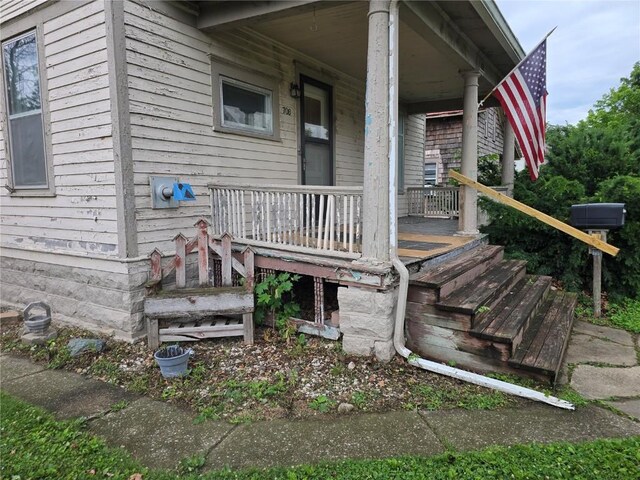 708 E 4th St, Vinton, IA 52349 - view of porch