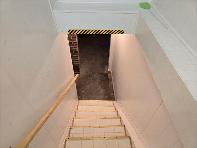 708 E 4th St, Vinton, IA 52349 - view of stairs
