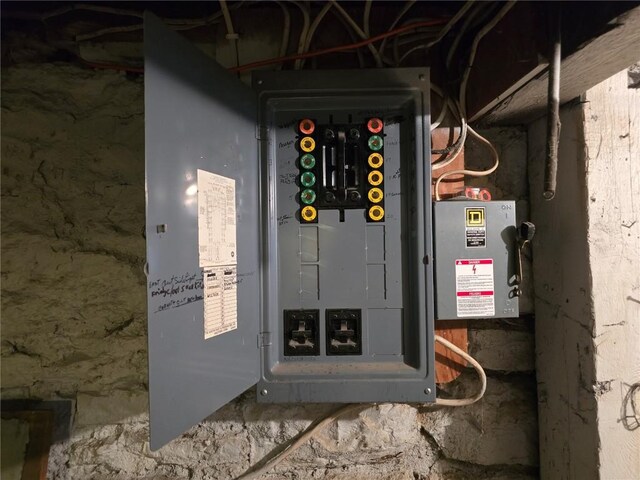 708 E 4th St, Vinton, IA 52349 - utility room featuring electric panel
