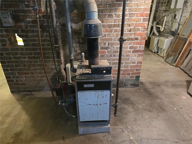 708 E 4th St, Vinton, IA 52349 - view of utilities