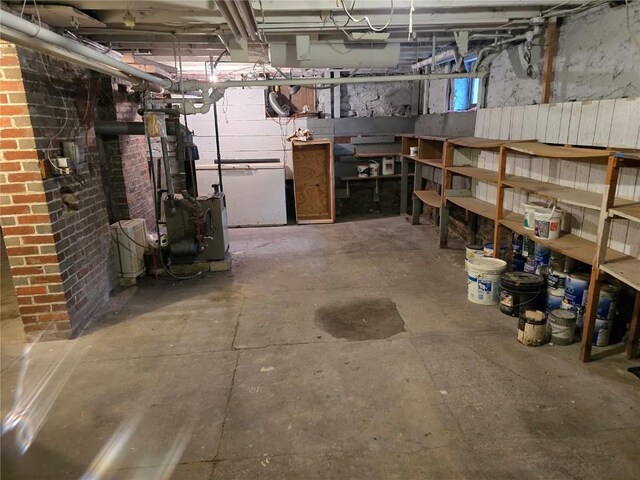 708 E 4th St, Vinton, IA 52349 - view of unfinished basement