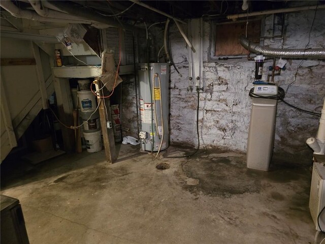 708 E 4th St, Vinton, IA 52349 - unfinished below grade area with water heater and a water softener