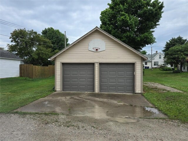 708 E 4th St, Vinton, IA 52349 - view of detached garage
