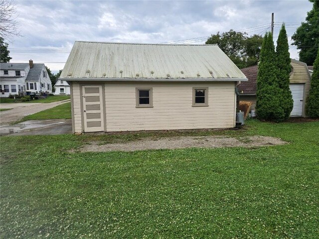 708 E 4th St, Vinton, IA 52349 - view of outdoor structure
