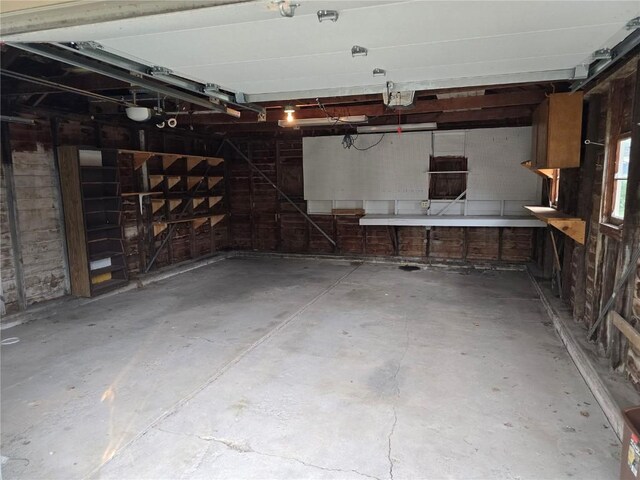 708 E 4th St, Vinton, IA 52349 - view of garage