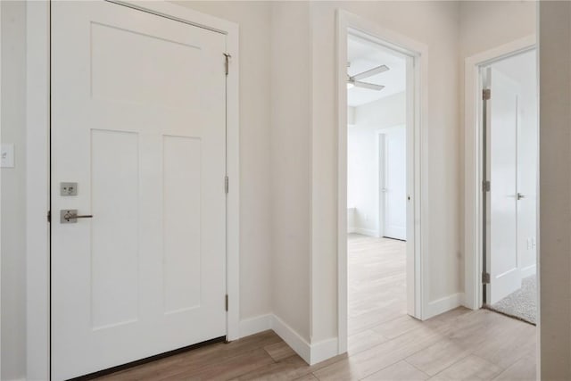 1417 Echo Ridge Ln, Marion, IA 52302 - entrance foyer featuring light wood-style floors and a ceiling fan