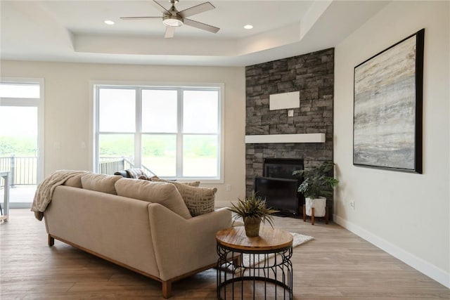 1417 Echo Ridge Ln, Marion, IA 52302 - living area with a tray ceiling, plenty of natural light, wood finished floors, a ceiling fan, and recessed lighting