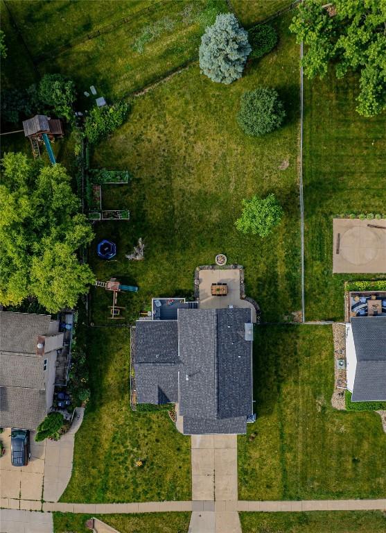 446 Bezdek Dr SW, Cedar Rapids, IA 52405 - drone / aerial view