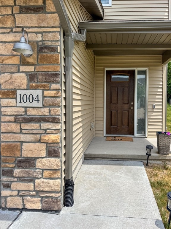 1004 Creekside Dr, Tiffin, IA 52340 - property entrance