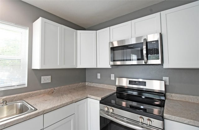 1545 26th St, Marion, IA 52302 - kitchen featuring stainless steel appliances, white cabinetry, and light countertops