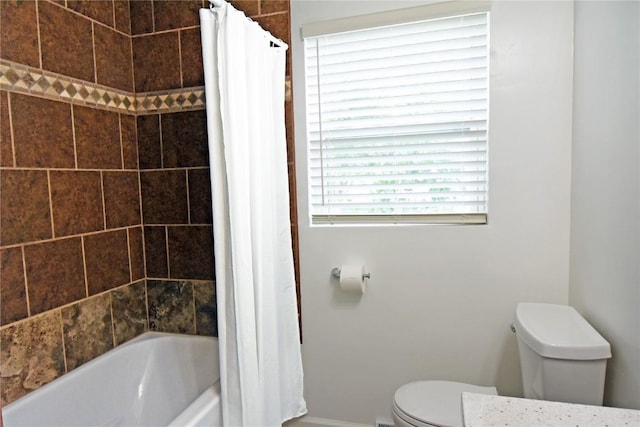 1545 26th St, Marion, IA 52302 - full bath featuring shower / bath combo with shower curtain and vanity