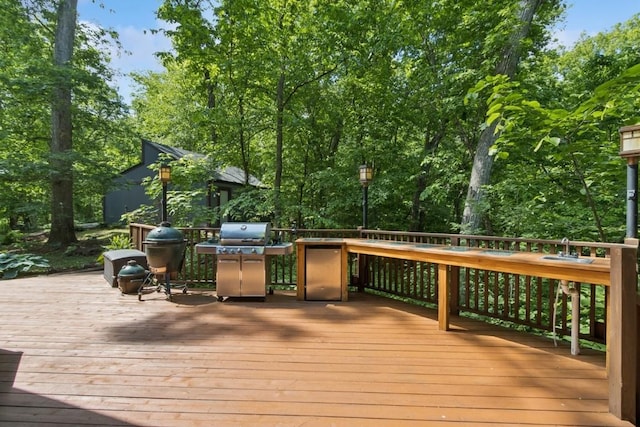 2520 NE Sugar Bottom Rd, Solon, IA 52333 - deck featuring grilling area