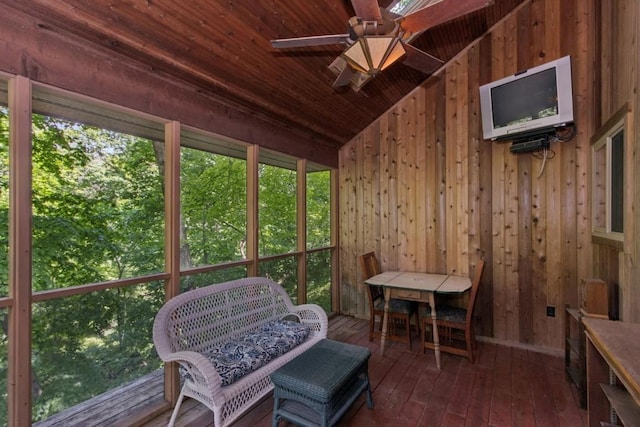 2520 NE Sugar Bottom Rd, Solon, IA 52333 - sunroom with lofted ceiling, a ceiling fan, and healthy amount of natural light