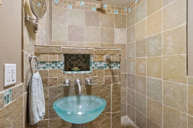 2520 NE Sugar Bottom Rd, Solon, IA 52333 - bathroom featuring a sink and tiled shower