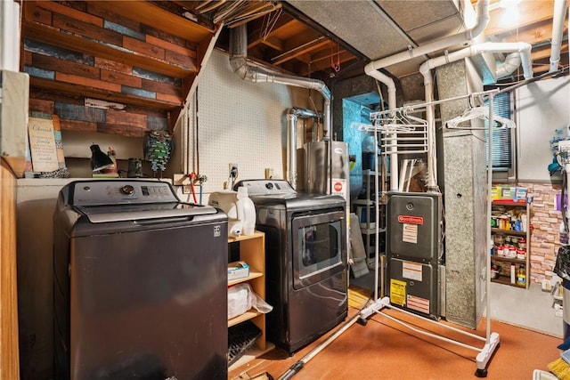 433 Cherry Hill Rd NW, Cedar Rapids, IA 52405 - washroom with washing machine and clothes dryer