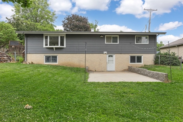 212 4th St SW, Mount Vernon, IA 52314 - back of property with a patio area