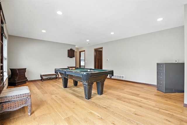 1102 S St, Urbana, IA 52345 - game room featuring light wood-type flooring, billiards, and recessed lighting
