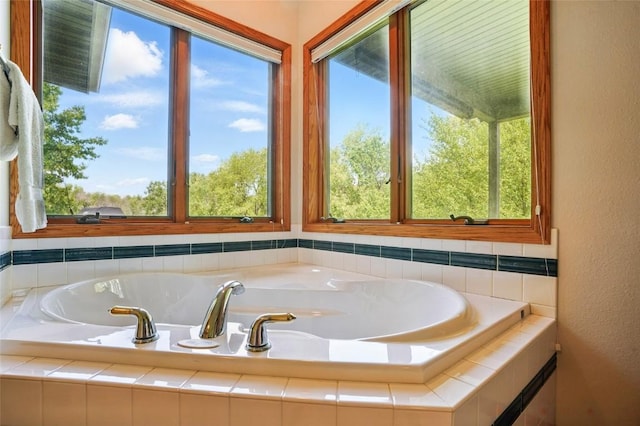 4317 Indian Tl NE, Solon, IA 52333 - bathroom featuring plenty of natural light, a textured wall, and a garden tub