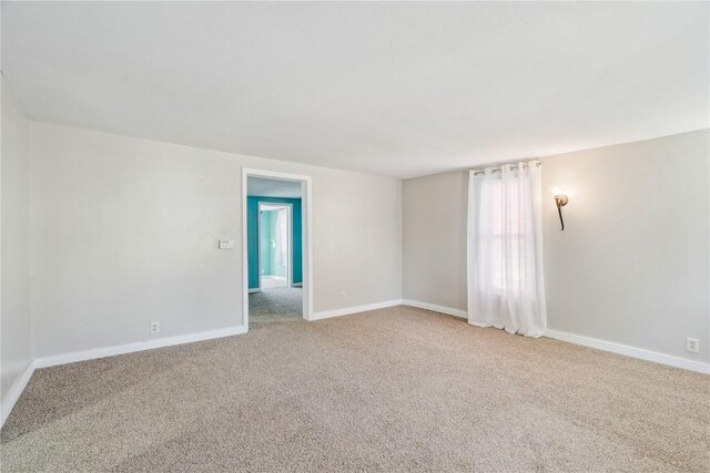 316 E Washington St, Center Point, IA 52213 - spare room with light carpet and baseboards