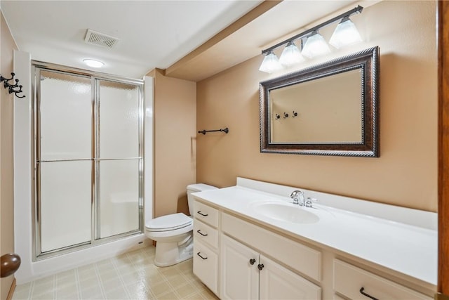 5515 W Mustang Rd NE, Cedar Rapids, IA 52411 - full bath with a stall shower and vanity