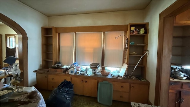419 21st St NE, Cedar Rapids, IA 52402 - home office with arched walkways