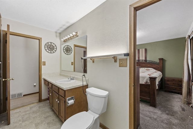 2540 Lori Dr SW, Cedar Rapids, IA 52404 - bathroom with vanity, connected bathroom, and a textured ceiling