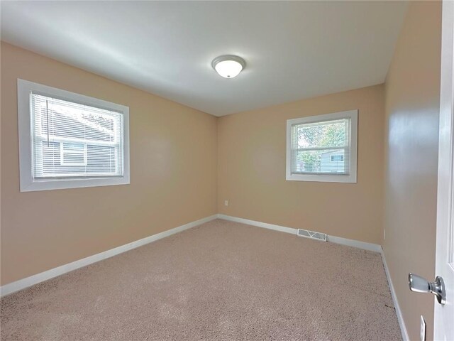 3025 4th Ave, Marion, IA 52302 - carpeted empty room featuring baseboards