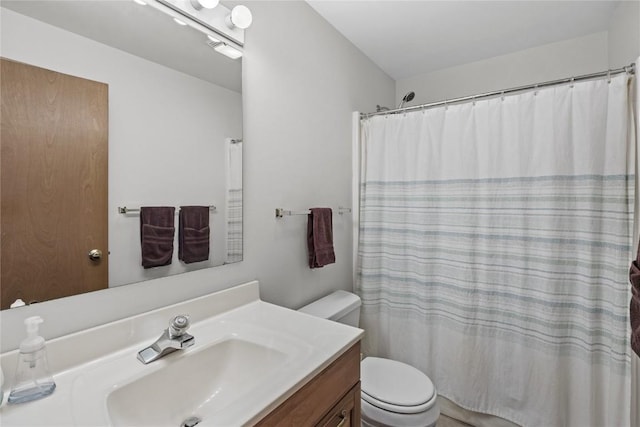 664 J Ave NE Unit A, Cedar Rapids, IA 52402 - bathroom with vanity and a shower with curtain