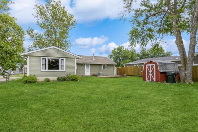 5660 Briarwood St SW, Cedar Rapids, IA 52401 - back of house with a shed