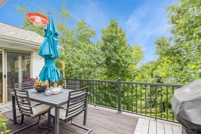 2815 Oak Crest Ct NW, Cedar Rapids, IA 52405 - wooden terrace with grilling area and outdoor dining space