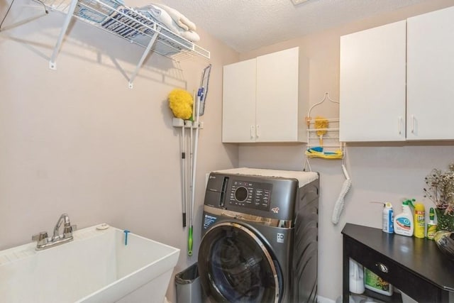 2815 Oak Crest Ct NW, Cedar Rapids, IA 52405 - laundry room featuring washer / dryer, cabinet space, and a textured ceiling