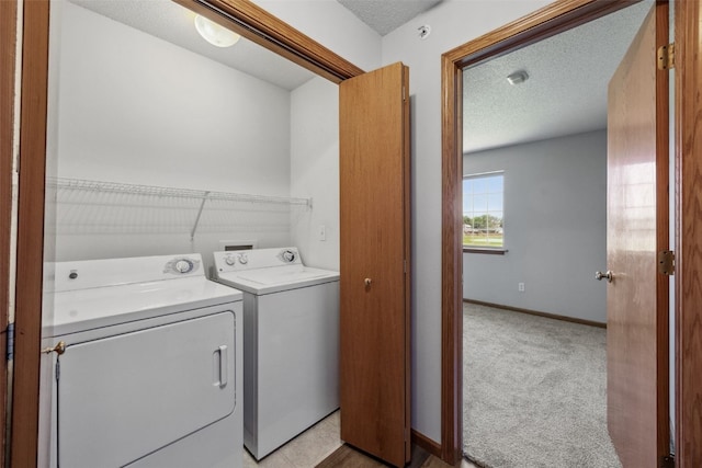 620 Colton Cir NE Unit 11, Cedar Rapids, IA 52402 - laundry room with washer and clothes dryer, a textured ceiling, and light carpet