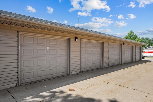620 Colton Cir NE Unit 11, Cedar Rapids, IA 52402 - view of garage