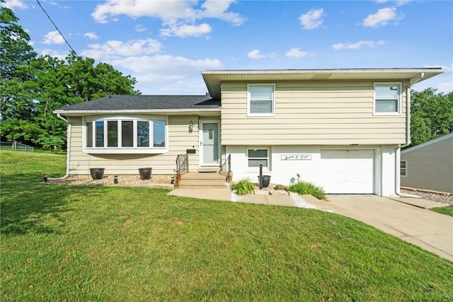 705 Grant Wood Dr SE, Cedar Rapids, IA 52403 - tri-level home featuring a garage, concrete driveway, and a front lawn