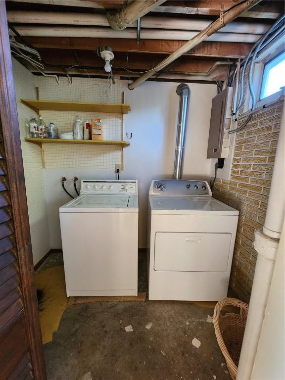 339 Fleetwood Rd SW, Cedar Rapids, IA 52404 - washroom featuring separate washer and dryer and electric panel